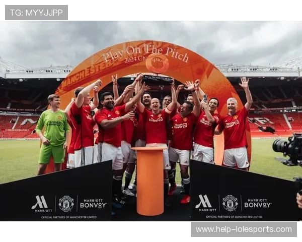 足球迷深切悼念逝世球星用心铭记传奇足坛英雄的永恒辉煌